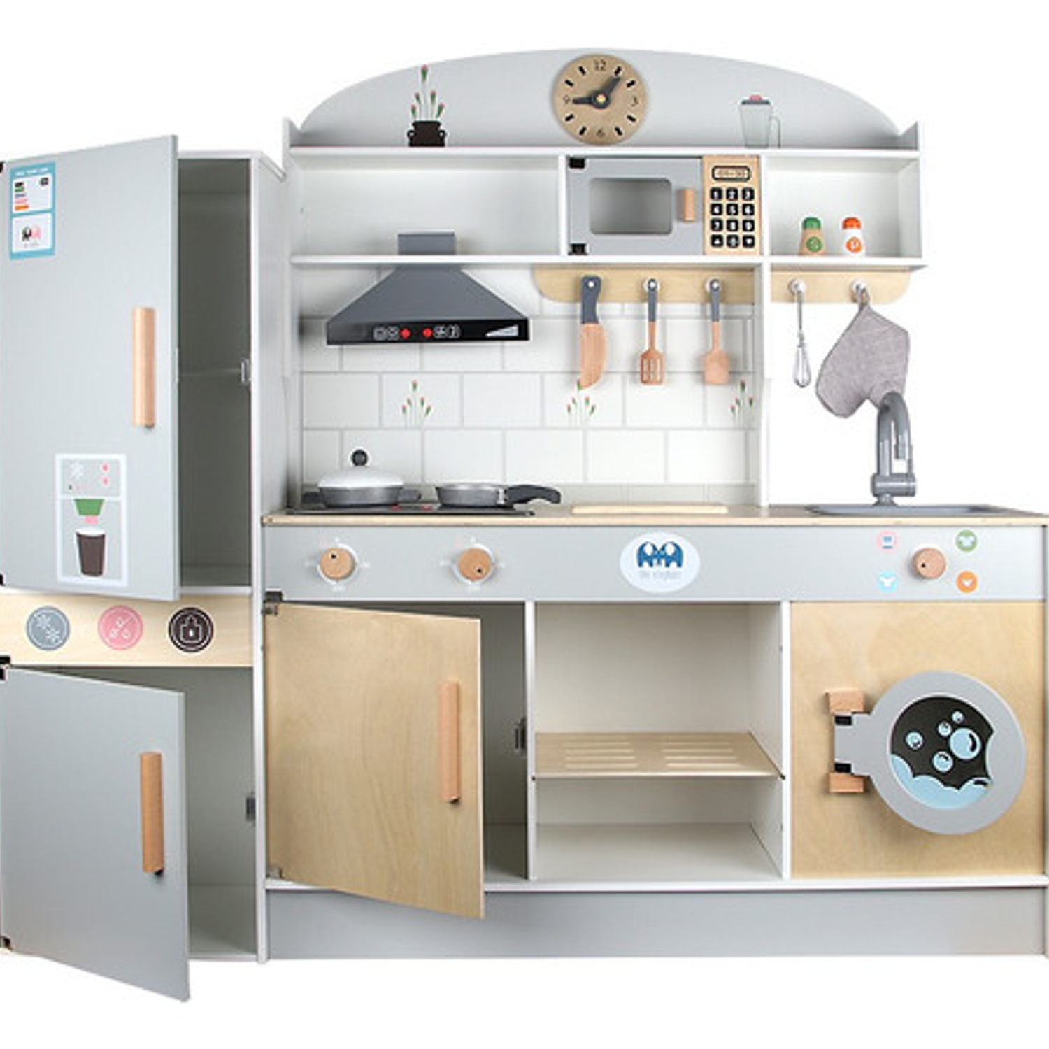Cocina de Madera con Nevera y Microondas