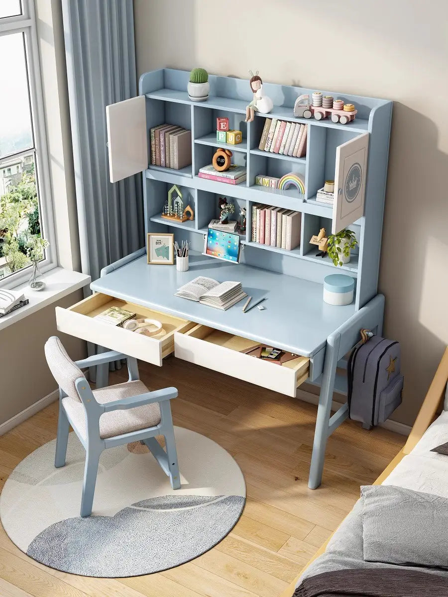 Escritorio de madera con silla