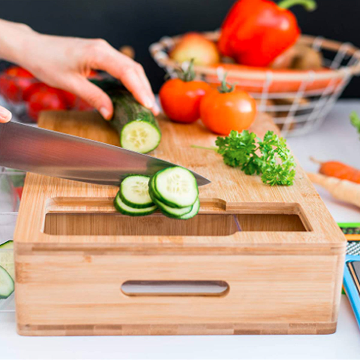 Tabla de Bamboo con Recipientes Plásticos